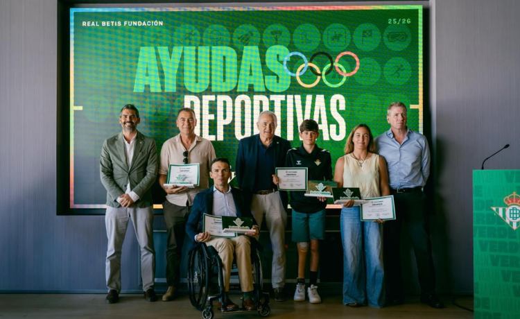 El Betis refuerza su compromiso con los deportistas andaluces con la entrega de ayudas El Betis refuerza su compromiso con los deportistas andaluces con la entrega de ayudas