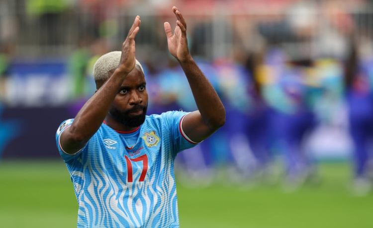 Bakambu ya negocia su fichaje: el sueldo que percibirá tras salir gratis del Betis Bakambu ya negocia su fichaje: el sueldo que percibirá tras salir gratis del Betis