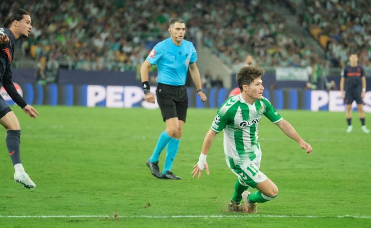 El césped de La Cartuja seguirá igual hasta el próximo parón de selecciones El césped de La Cartuja seguirá igual hasta el próximo parón de selecciones