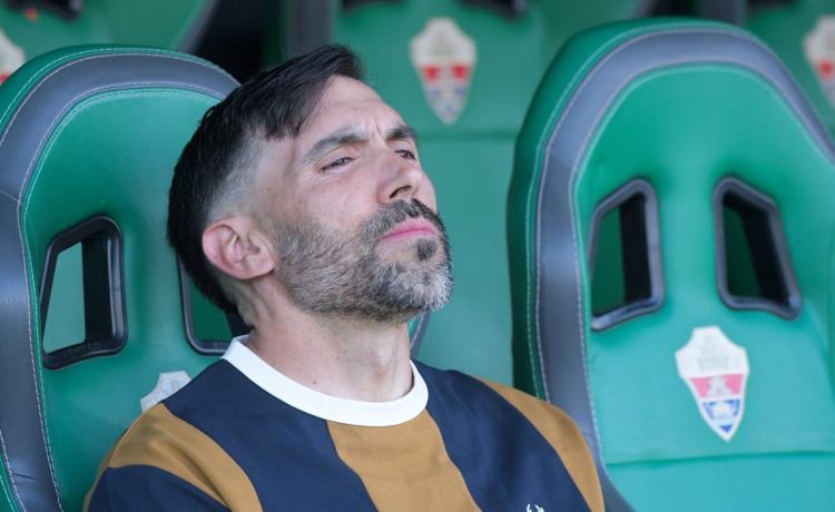 La respuesta de Eder Sarabia, técnico del Elche, a la carta del Sevilla a LaLiga: «Me sorprende que quiera que el Betis gane» La respuesta de Eder Sarabia, técnico del Elche, a la carta del Sevilla a LaLiga: «Me sorprende que quiera que el Betis gane»