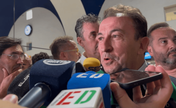 Aplaude la planificación del Betis, ve a Pellegrini «muy contento» y avisa para el mercado de fichajes de enero: «No queda remanente, lo agotamos todo» Aplaude la planificación del Betis, ve a Pellegrini «muy contento» y avisa para el mercado de fichajes de enero: «No queda remanente, lo agotamos todo»