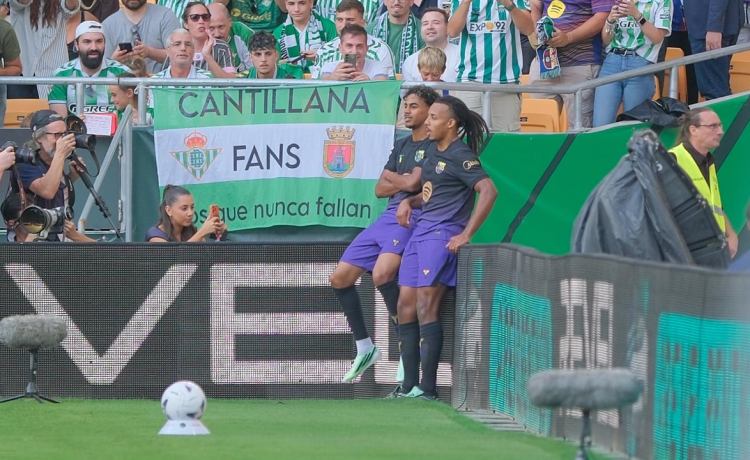 Real Betis 2-5 FC Barcelona: El rayo Lamine y la borrasca Hansi Flick provocan la primera tormenta en La Cartuja Real Betis 2-5 FC Barcelona: El rayo Lamine y la borrasca Hansi Flick provocan la primera tormenta en La Cartuja