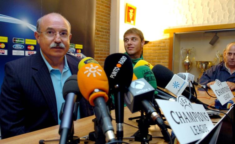 Serra Ferrer y las comparaciones entre su Betis y el de Pellegrini: «No teníamos una figura, no teníamos un crack, pero nadie ha podido superar esta tercera posición» Serra Ferrer y las comparaciones entre su Betis y el de Pellegrini: «No teníamos una figura, no teníamos un crack, pero nadie ha podido superar esta tercera posición»