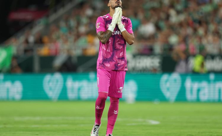 Álvaro Valles y la mentalidad del vestuario del Betis: «El equipo es consciente del año tan bonito que nos viene» Álvaro Valles y la mentalidad del vestuario del Betis: «El equipo es consciente del año tan bonito que nos viene»