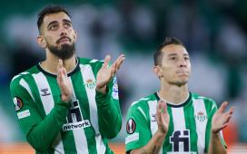 Guardado apadrinó a Borja Iglesias y Fabián, a quienes bendice en la selección: «Le daba sus nalgadas» Guardado apadrinó a Borja Iglesias y Fabián, a quienes bendice en la selección: «Le daba sus nalgadas»