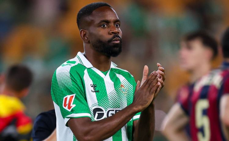 Bakambu da media vuelta para regresar a LaLiga: salió a coste cero del Betis y ahora negocia con el Levante Bakambu da media vuelta para regresar a LaLiga: salió a coste cero del Betis y ahora negocia con el Levante