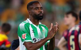 Bakambu da media vuelta para regresar a LaLiga: salió a coste cero del Betis y ahora negocia con el Levante Bakambu da media vuelta para regresar a LaLiga: salió a coste cero del Betis y ahora negocia con el Levante