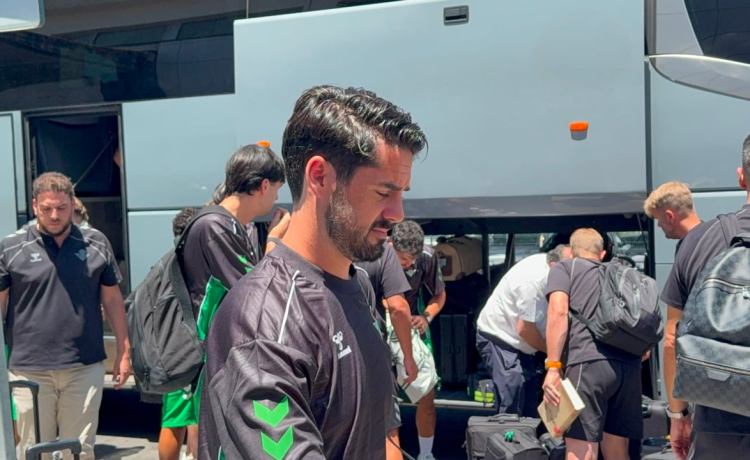 El Betis se lleva a Alemania a 28 futbolistas, incluidos varios con su futuro en el aire, y deja en tierra a Aitor Ruibal El Betis se lleva a Alemania a 28 futbolistas, incluidos varios con su futuro en el aire, y deja en tierra a Aitor Ruibal