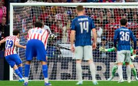 Otro pequeño favor del Atlético de Madrid al Betis en la pelea por la Champions Otro pequeño favor del Atlético de Madrid al Betis en la pelea por la Champions