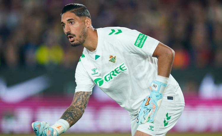 Álvaro Valles se marca un objetivo ante la nueva competencia en la portería del Betis: «Otro pasito más» Álvaro Valles se marca un objetivo ante la nueva competencia en la portería del Betis: «Otro pasito más»