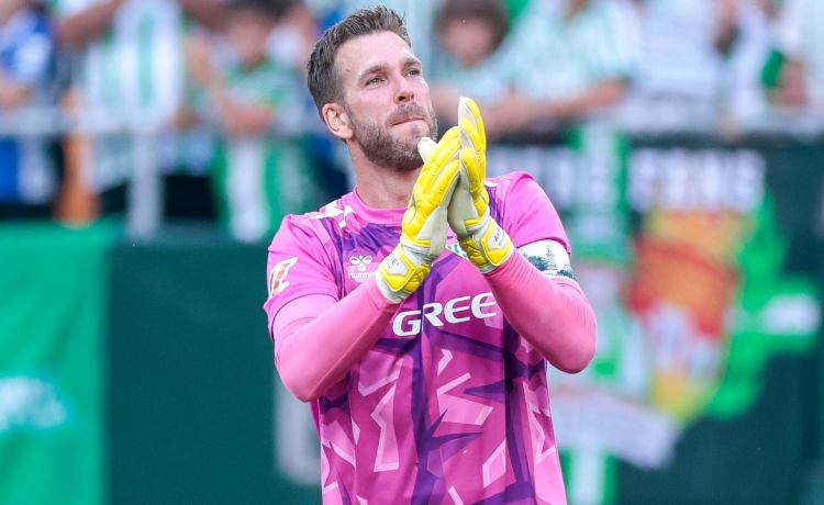 Adrián da pistas de su nueva función en el Betis: «Hay una reunión pendiente» Adrián da pistas de su nueva función en el Betis: «Hay una reunión pendiente»