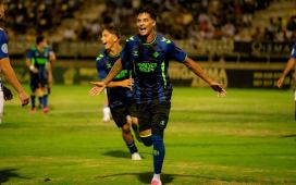 Dani Fragoso modela a Rubén de Sá, un clon de Aitor Ruibal en el Betis Deportivo Dani Fragoso modela a Rubén de Sá, un clon de Aitor Ruibal en el Betis Deportivo