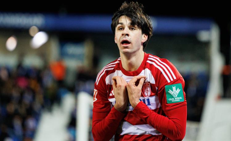 El Betis maneja un ‘plan B’ con Gonzalo Petit: ya hay clubes interesados en su fichaje El Betis maneja un ‘plan B’ con Gonzalo Petit: ya hay clubes interesados en su fichaje