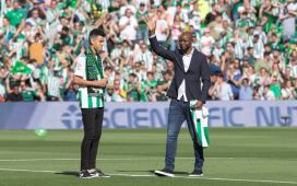 Finidi, «triste» por no poder fichar por el Real Madrid, fue «muy feliz en el Betis» Finidi, «triste» por no poder fichar por el Real Madrid, fue «muy feliz en el Betis»