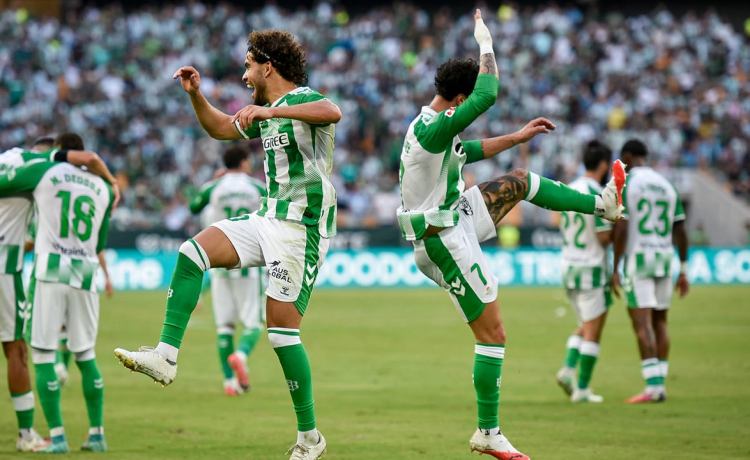 El Betis recibe a Osasuna con una ventaja histórica y el as en la manga de Pellegrini ante su rival ‘preferido’ El Betis recibe a Osasuna con una ventaja histórica y el as en la manga de Pellegrini ante su rival ‘preferido’