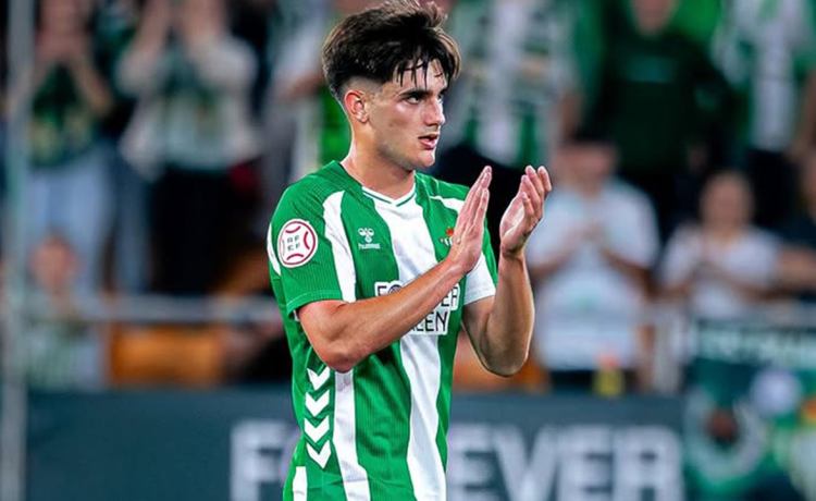 Movimientos para la salida de Morante a la espera de la decisión del Betis Movimientos para la salida de Morante a la espera de la decisión del Betis