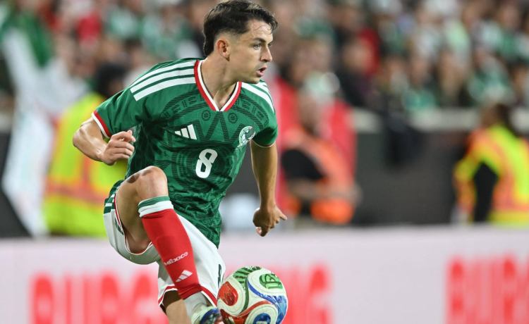 Álvaro Fidalgo reacciona a las noticias de su fichaje por el América y a su ingrato rol en el Betis: «No es fácil pero, bueno, estoy en un equipo de Champions» Álvaro Fidalgo reacciona a las noticias de su fichaje por el América y a su ingrato rol en el Betis: «No es fácil pero, bueno, estoy en un equipo de Champions»