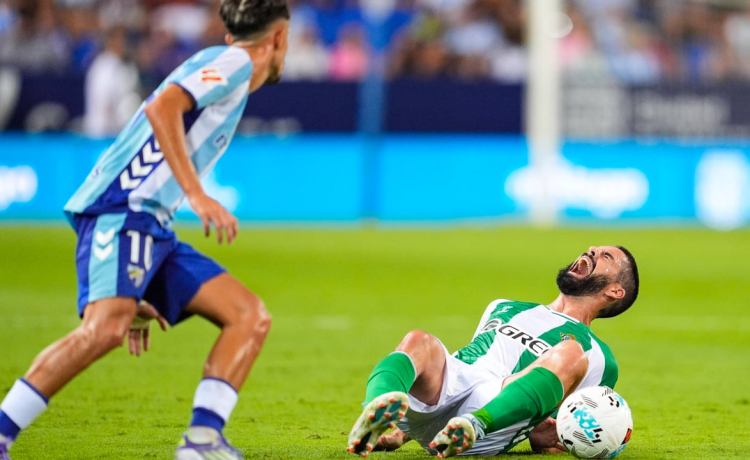 Una jugada ensayada llamada Isco para anular al Betis: «El mejor equipo de España junto al Real Madrid», asegura Juanfran Funes, técnico del Málaga Una jugada ensayada llamada Isco para anular al Betis: «El mejor equipo de España junto al Real Madrid», asegura Juanfran Funes, técnico del Málaga