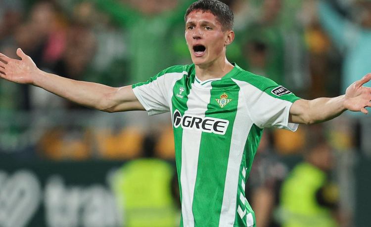 La letra pequeña ‘impide’ al Betis bajar sus exigencias por Altimira y complica un traspaso programado La letra pequeña ‘impide’ al Betis bajar sus exigencias por Altimira y complica un traspaso programado