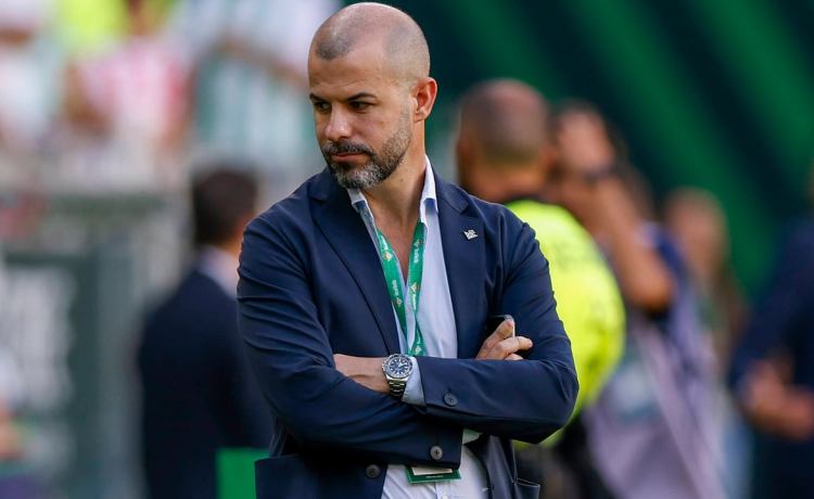 Respaldo estadístico para las crecientes críticas a Manu Fajardo por su planificación en el Betis Respaldo estadístico para las crecientes críticas a Manu Fajardo por su planificación en el Betis