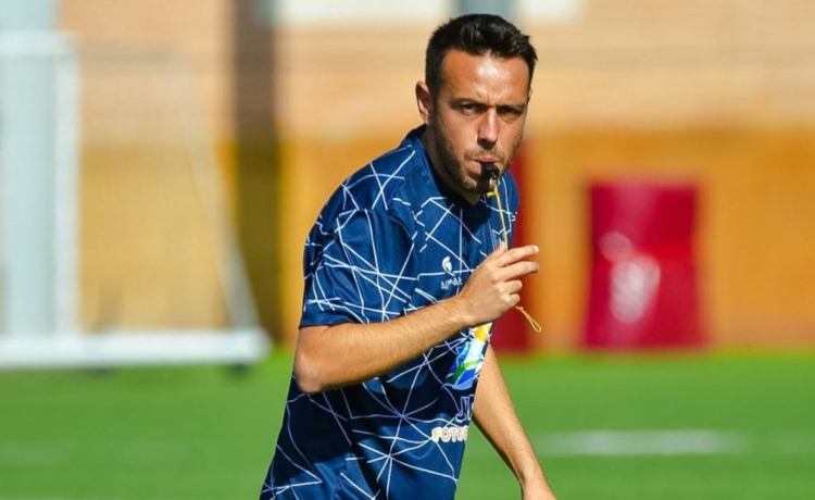 Miguel Zarate, técnico del Navalcarnero, avisa al Betis: «Todos tienen debilidades, por muy buenos que sean; sabemos perfectamente dónde y cómo atacarles» Miguel Zarate, técnico del Navalcarnero, avisa al Betis: «Todos tienen debilidades, por muy buenos que sean; sabemos perfectamente dónde y cómo atacarles»