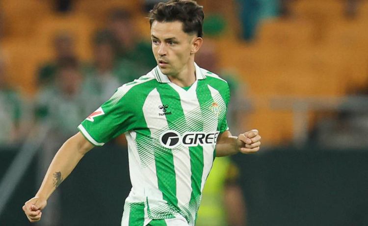 La salida de Álvaro Fidalgo del Betis queda aplazada a la espera de directrices para resolver su futuro La salida de Álvaro Fidalgo del Betis queda aplazada a la espera de directrices para resolver su futuro