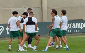 Bartra, principal novedad del regreso del Betis a la competición con hasta tres internacionales en la sesión Bartra, principal novedad del regreso del Betis a la competición con hasta tres internacionales en la sesión