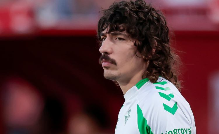 Héctor Bellerín se abre y confiesa que sintió miedo cuando firmó por el Betis: «No sé, algo pasó» Héctor Bellerín se abre y confiesa que sintió miedo cuando firmó por el Betis: «No sé, algo pasó»