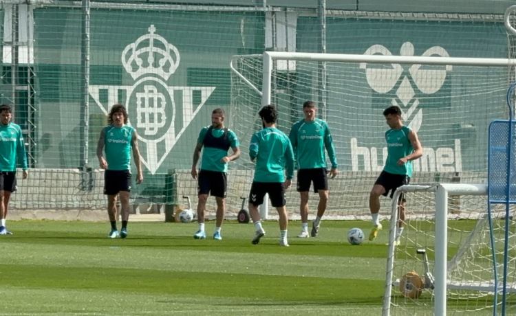 El Betis, a la espera de novedades europeas en una sesión sin Bakambu El Betis, a la espera de novedades europeas en una sesión sin Bakambu
