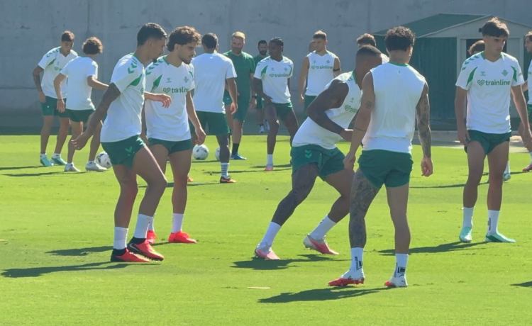 Sin tiempo para detenerse, Manuel Pellegrini ya prepara el duelo del Betis frente al Deportivo con dos ausencias Sin tiempo para detenerse, Manuel Pellegrini ya prepara el duelo del Betis frente al Deportivo con dos ausencias
