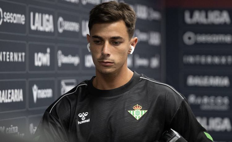 Críticas a Manuel Pellegrini por Valentín Gómez y petición al Betis: «Tiene que despertar y darse cuenta ya» Críticas a Manuel Pellegrini por Valentín Gómez y petición al Betis: «Tiene que despertar y darse cuenta ya»