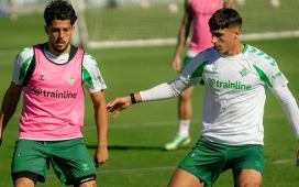 Pellegrini no se guarda nada para la Copa del Rey: tres bajas y una novedad llamativa en la lista del Betis contra el Navalcarnero Pellegrini no se guarda nada para la Copa del Rey: tres bajas y una novedad llamativa en la lista del Betis contra el Navalcarnero