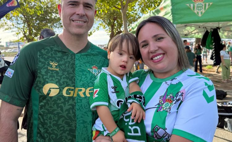 Este es René, el pequeño campeón que ha llegado para dejar huella en el Betis: «Va a llevar por bandera la discapacidad» Este es René, el pequeño campeón que ha llegado para dejar huella en el Betis: «Va a llevar por bandera la discapacidad»