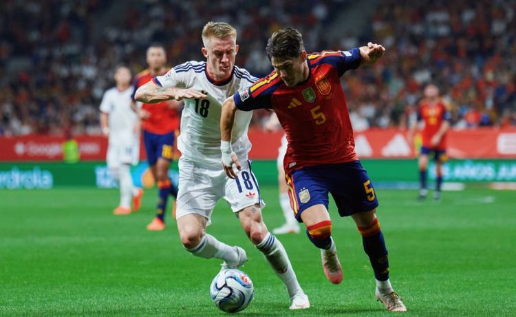 Titularidad y partido completo para Fran García en una nueva victoria de ‘La Roja’ Titularidad y partido completo para Fran García en una nueva victoria de ‘La Roja’