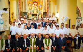 El Betis realiza su ofrenda floral y Dani Ceballos pide ayuda divina para su fichaje: «Confío en ti, Dios» El Betis realiza su ofrenda floral y Dani Ceballos pide ayuda divina para su fichaje: «Confío en ti, Dios»