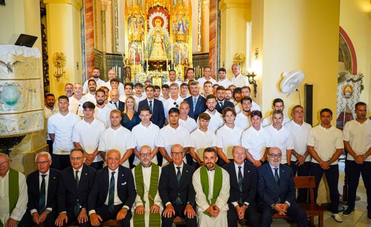 El Betis realiza su ofrenda floral y Dani Ceballos pide ayuda divina para su fichaje: «Confío en ti, Dios» El Betis realiza su ofrenda floral y Dani Ceballos pide ayuda divina para su fichaje: «Confío en ti, Dios»