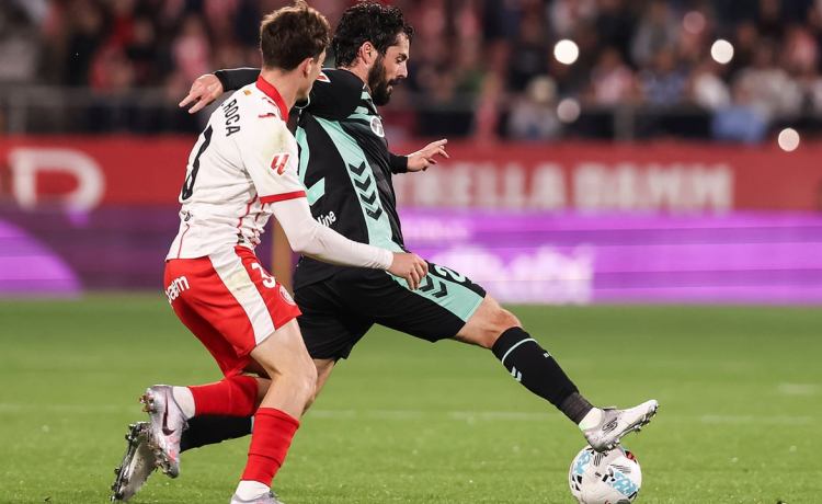 Isco, feliz por su regreso y la victoria, pero sincero: «Duele mucho y no nos lo podemos permitir» Isco, feliz por su regreso y la victoria, pero sincero: «Duele mucho y no nos lo podemos permitir»