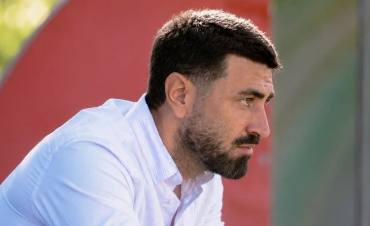 Fran Pastor, casi bético, compañero de Diego Llorente y arquitecto del Navalcarnero: «El fútbol pasa a un segundo plano; es un día para estar unidos como país» Fran Pastor, casi bético, compañero de Diego Llorente y arquitecto del Navalcarnero: «El fútbol pasa a un segundo plano; es un día para estar unidos como país»