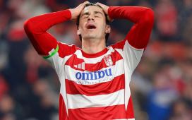 Gonzalo Petit ‘desaparece’ en el Granada y complica la decisión del Betis en verano Gonzalo Petit ‘desaparece’ en el Granada y complica la decisión del Betis en verano