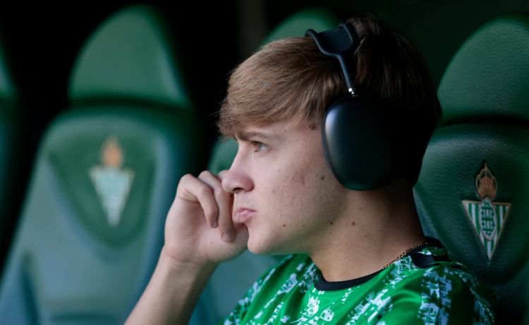 Jesús Rodríguez se queda sin «el sueño de jugar con el Betis» en Champions: «Parece que es una lesión grave», asegura Cesc Fàbregas Jesús Rodríguez se queda sin «el sueño de jugar con el Betis» en Champions: «Parece que es una lesión grave», asegura Cesc Fàbregas