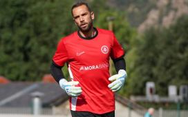 Renunció a un dineral y a la Champions para salir del Betis y ahora la RFEF congela su fichaje por el Andorra: Pau López, atrapado en un limbo Renunció a un dineral y a la Champions para salir del Betis y ahora la RFEF congela su fichaje por el Andorra: Pau López, atrapado en un limbo