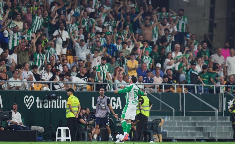 Férreo blindaje para Troy Parrott, convertido en atracción turística: en Irlanda organizan viajes para ver al Betis Férreo blindaje para Troy Parrott, convertido en atracción turística: en Irlanda organizan viajes para ver al Betis
