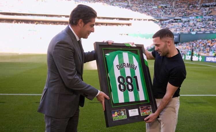 Durmisi, 32 años, el día de su retirada: «Gracias, Ángel Haro, por llevarme al club más genial del mundo» Durmisi, 32 años, el día de su retirada: «Gracias, Ángel Haro, por llevarme al club más genial del mundo»
