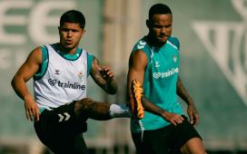 El Betis ensaya a puerta cerrada con el Cucho Hernández afinando puntería y sin los lesionados El Betis ensaya a puerta cerrada con el Cucho Hernández afinando puntería y sin los lesionados