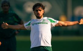 El Betis recibe a la Real Sociedad con cinco bajas y con varios convocados que están pendientes de cerrar una salida El Betis recibe a la Real Sociedad con cinco bajas y con varios convocados que están pendientes de cerrar una salida