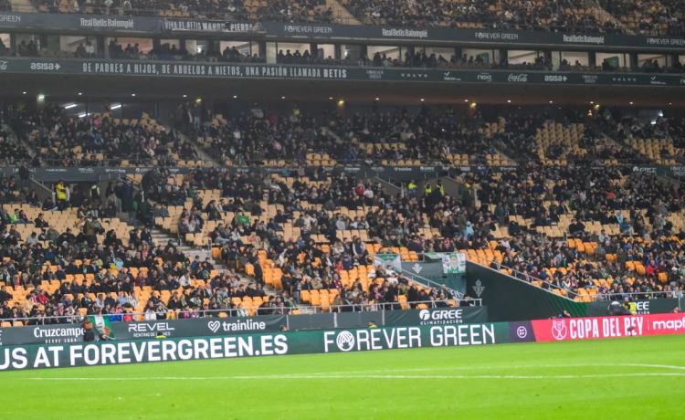 Media entrada ante el Bournemouth: nueva promoción para abonados para rellenar La Cartuja Media entrada ante el Bournemouth: nueva promoción para abonados para rellenar La Cartuja
