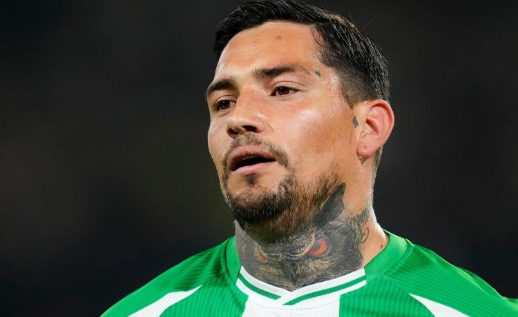 El Betis resuelve el problema de Chimy Ávila por la vía rápida El Betis resuelve el problema de Chimy Ávila por la vía rápida
