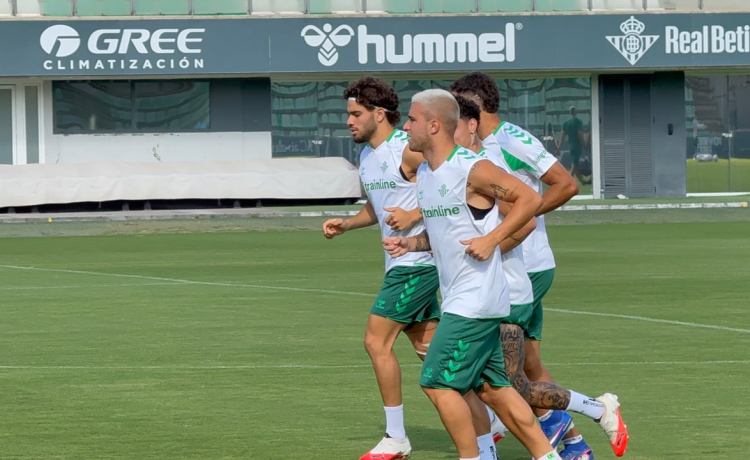 Pablo García entrena con normalidad a la espera del acuerdo definitivo entre el Betis y el Hull City Pablo García entrena con normalidad a la espera del acuerdo definitivo entre el Betis y el Hull City
