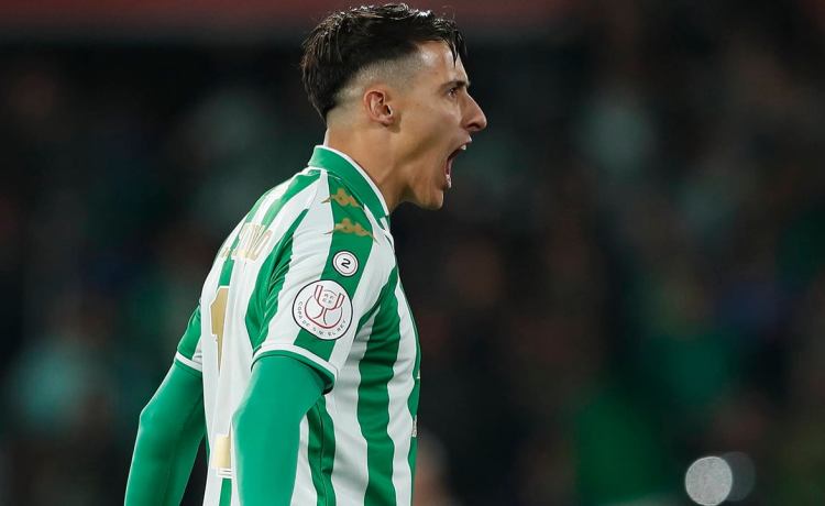 Cristian Tello, 35 años, recuerda la «fiesta increíble» con Joaquín y cómo llegó al Betis: «Cuando era un niño iba a verlo contra el Barcelona» Cristian Tello, 35 años, recuerda la «fiesta increíble» con Joaquín y cómo llegó al Betis: «Cuando era un niño iba a verlo contra el Barcelona»