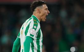Cristian Tello, 35 años, recuerda la «fiesta increíble» con Joaquín y cómo llegó al Betis: «Cuando era un niño iba a verlo contra el Barcelona» Cristian Tello, 35 años, recuerda la «fiesta increíble» con Joaquín y cómo llegó al Betis: «Cuando era un niño iba a verlo contra el Barcelona»